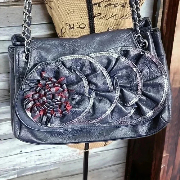 VINTAGE Leather Shoulder Bag with chain strap - Picture 1 of 16